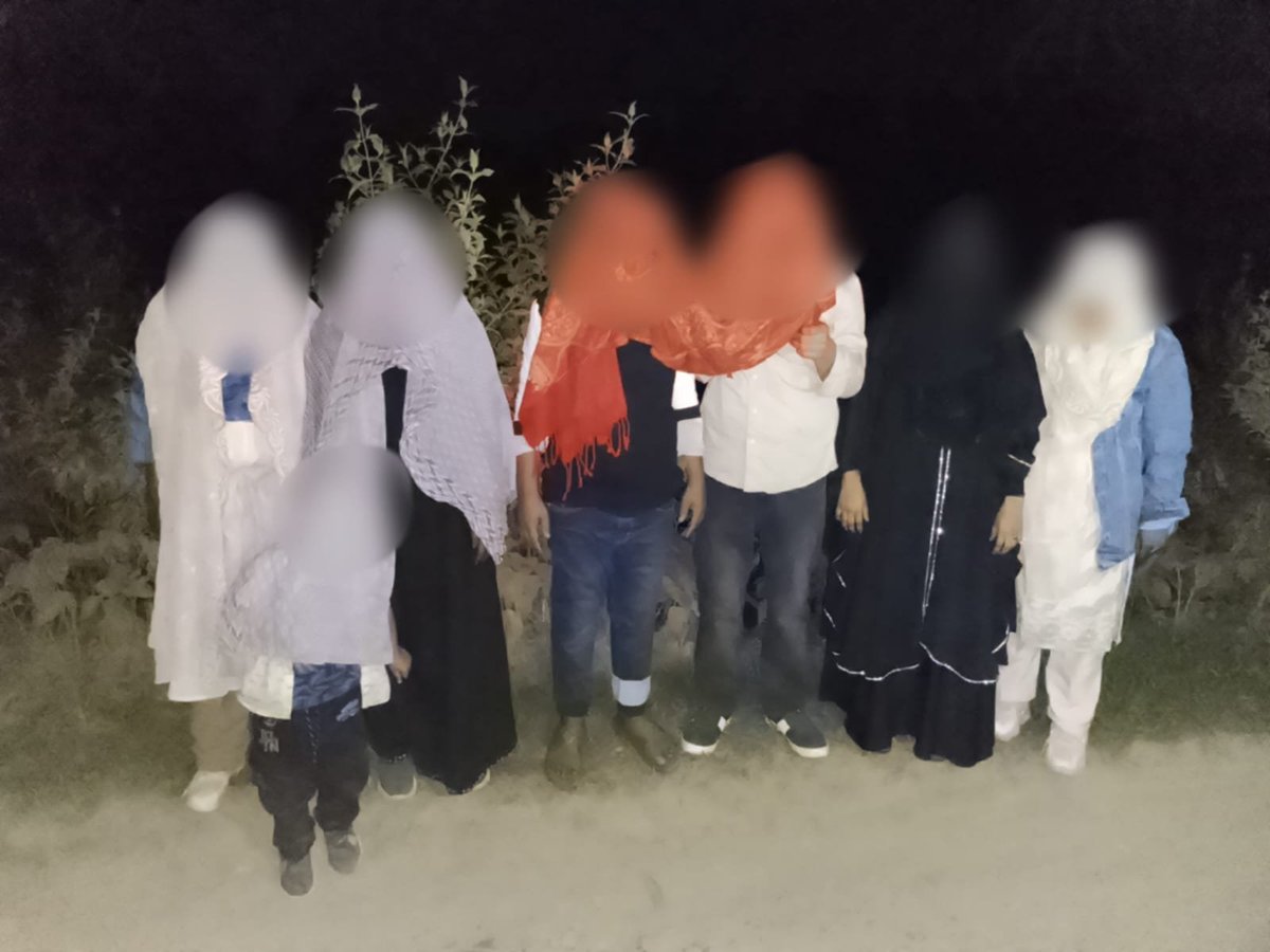 himantabiswa's tweet photo. To the 23 illegal immigrants we expelled last night- Assam is not your breeding ground.

We will be ruthless in our pursuit to protect the interests of Assam and weed out every infiltrator from our State. https://t.co/IFgYna8H3J