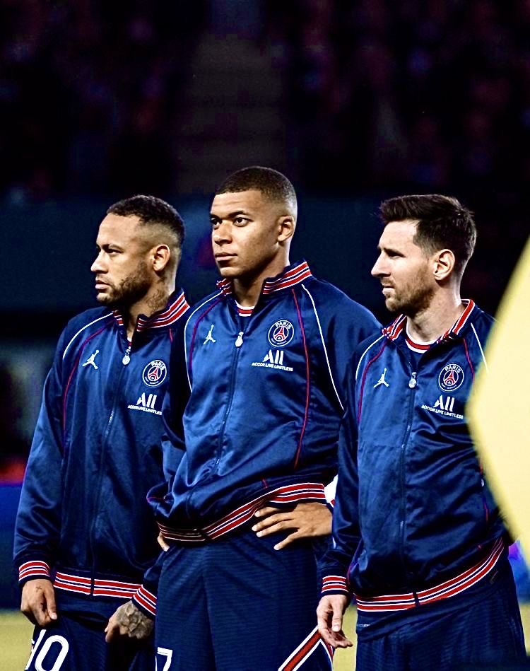 Mds952z's tweet photo. Comment je pourrais dire à mes enfants que ce Trio n’a pas gagné la ligue des champions avec le PSG https://t.co/BpnSWjku1B