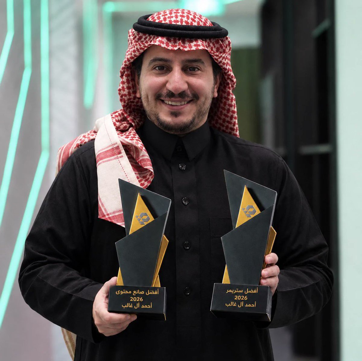 DMX_16_'s tweet photo. اقسم بالله اكثر شيء اتمناه الفتره هذي🙏

يا رب انك تسعد قلبه وتثمن تعبه يا رب بهذي الجائزة💚 https://t.co/U7iVMxsll5