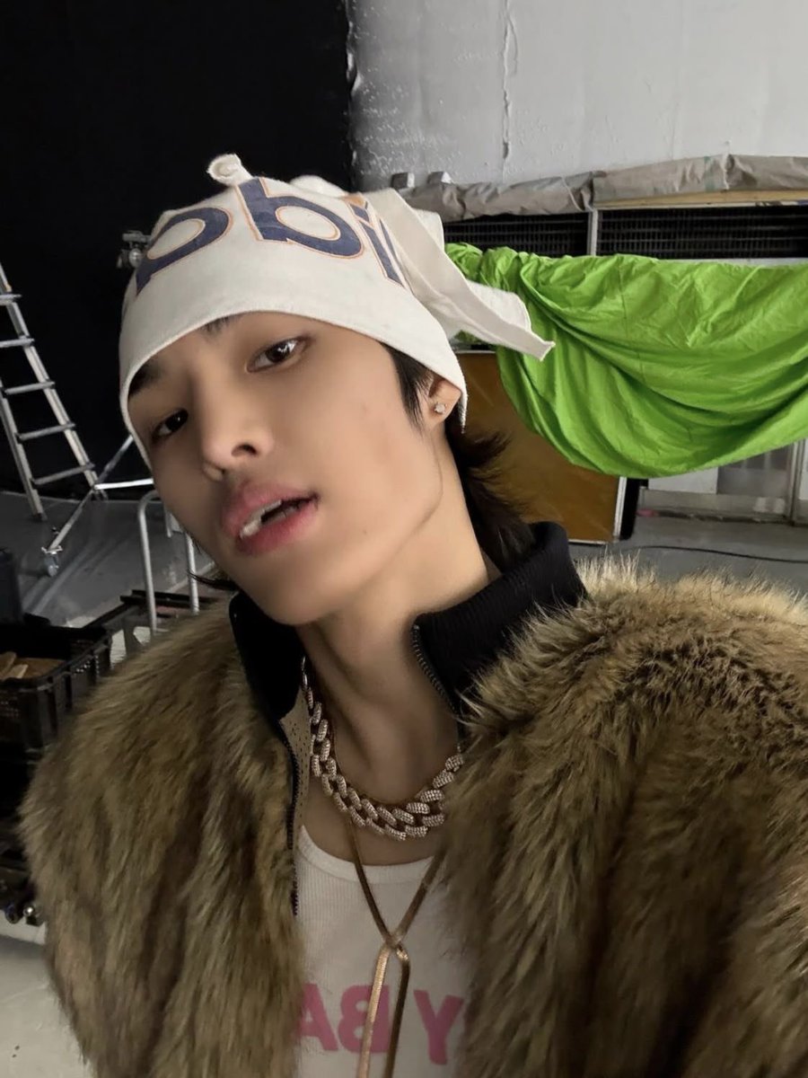 yechanyn's tweet photo. Fur jacket season, setting the trend instead of following it. https://t.co/s7RuwX03ax