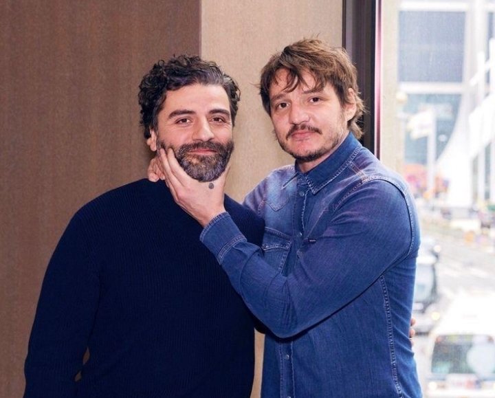 OmoAluko11's tweet photo. Pedro Pascal and Oscar Isaac have the kind of friendship that makes you wonder what happens when the cameras aren't around. 😂

Imagine being invited to their dinner table.

You'd probably leave with three inside jokes, five embarrassing stories and absolutely no idea how the conversation got there.