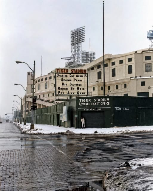 IffyTheDopester's tweet photo. I used to drive by the old gal a few times a winter just to visit her! https://t.co/HnwYXSNeEs