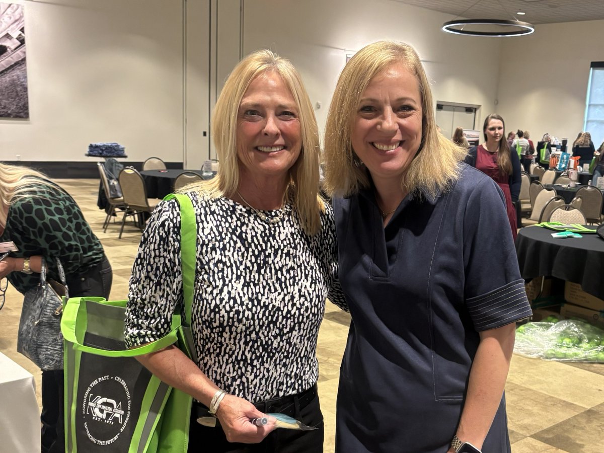 SandbergPhoenix's tweet photo. Giving back keeps our community strong! 🧥 At the 2026 Kansas City Paralegal Vendor Fair, SP donated 18 Eddie Bauer down-filled children’s coats to help keep kids warm this winter. Thank you to our KC Paralegals for investing in the communities we serve! https://t.co/d6ZCk6Yerv