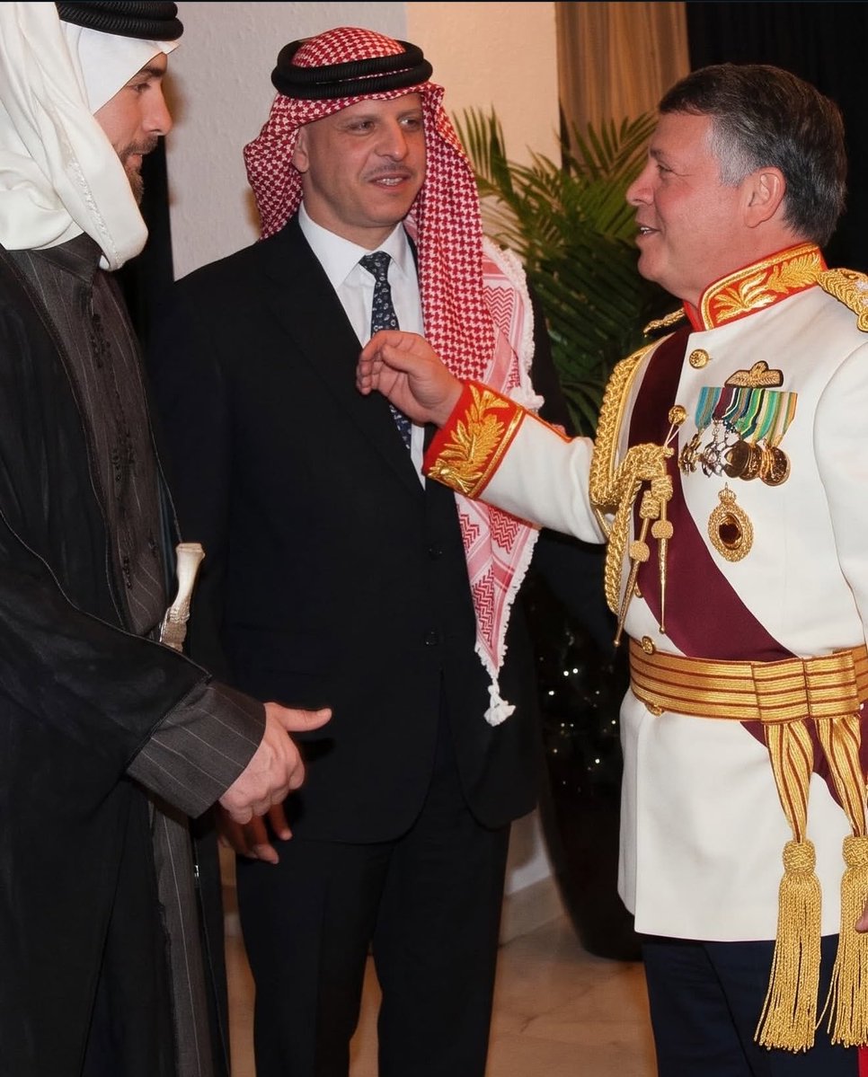 Alsunnaatlal's tweet photo. بالغو  في حب الأخ 🤍🫂
لأنه الكتف الموالي  لكم دائما 🇯🇴🫡🤍 https://t.co/0FKhrWKtvC