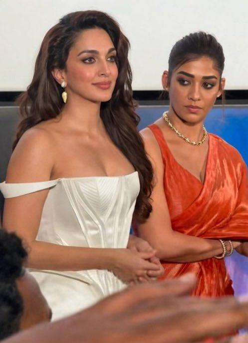 FanBoyCeleb's tweet photo. Kiara Advani and Nayanthara

Loot ₹49:https://t.co/QpnrALvKAJ
#KiaraAdvani #Nayanthara https://t.co/H6o51KrLgw