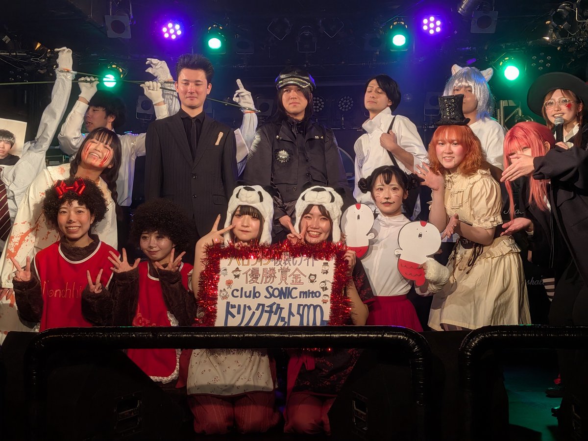 sunstand2017's tweet photo. ハロウィン！カラオケで仮装しナイト2026
番号④読めない笑
るなてぃっくないと優勝おめでとう！
※何枚か撮った写真どれもあーたん笑顔 https://t.co/Qx25NGlIrf