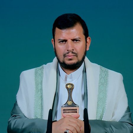 Bash97Al45725's tweet photo. ألا يا حفيدَ الطُّهرِ من آلِ أحمدِ
ومن دوحةِ الهادي رفيعِ التمجُّدِ
عبدُ الملكِ، إنَّ العُلا تعرفُ اسمَهُ
وإنَّ صدى التاريخِ يبقى ويخلُد https://t.co/Ay11cf9al0