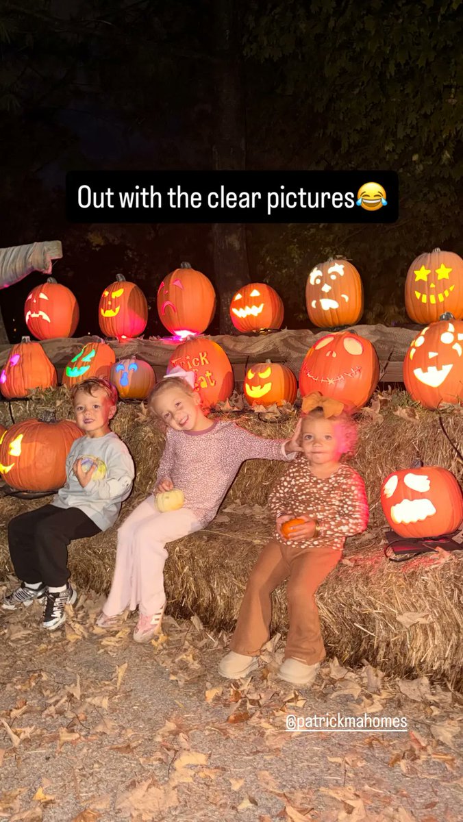 FanZuno's tweet photo. Patrick and Brittany Mahomes’ 3 kids steal the show in adorable pumpkin patch photos https://t.co/wNkijXxILa