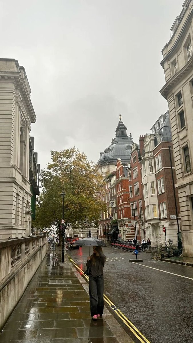 earthviewss1's tweet photo. Rainy autumn in London, UK 🇬🇧 https://t.co/CG1QgdQj7r