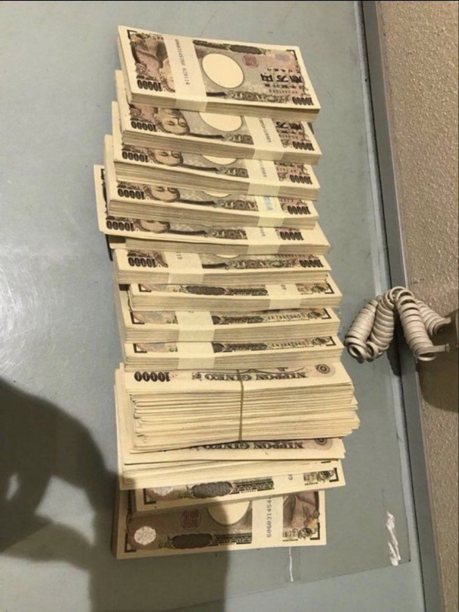 JonoJirird's tweet photo. 男性に聞きたい。
給料日前に臨時で100万円入ったら、
① 全部貯金 
② 支払いに回す 
③ 少し贅沢する
どれが最優先？ https://t.co/489FYqQ6UY