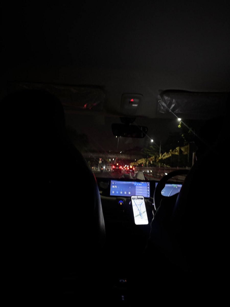 Jennastopit's tweet photo. kenapa ya mobil listrik enak banget, dingin dan nyaman sekayi ฅ(՞^ᗜ^՞)ฅ https://t.co/obdO27zXC4