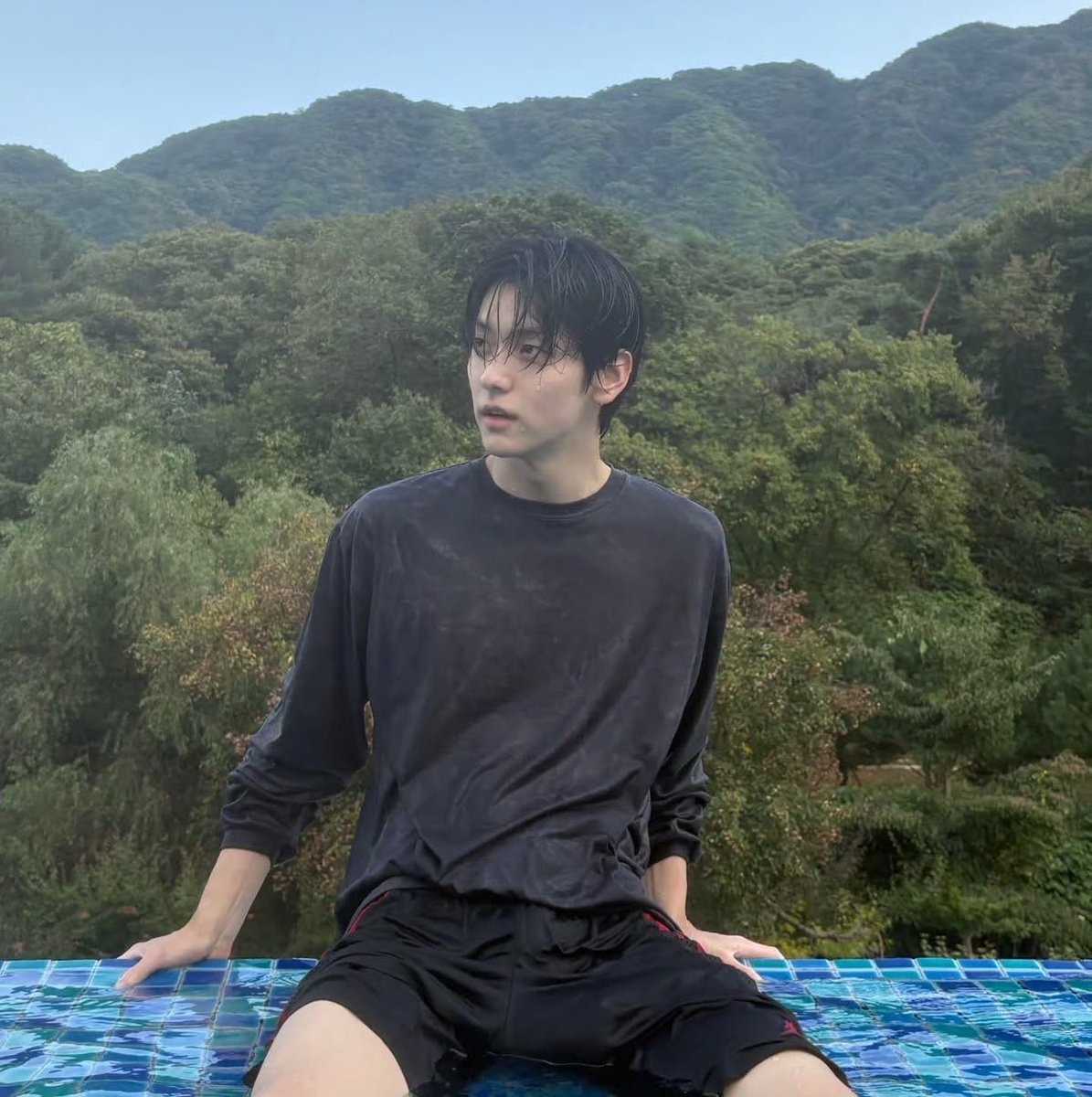 sooblng's tweet photo. A new study confirms Gen Z is preferring SOOBIN over sex. https://t.co/jZFFtgiZ5U
