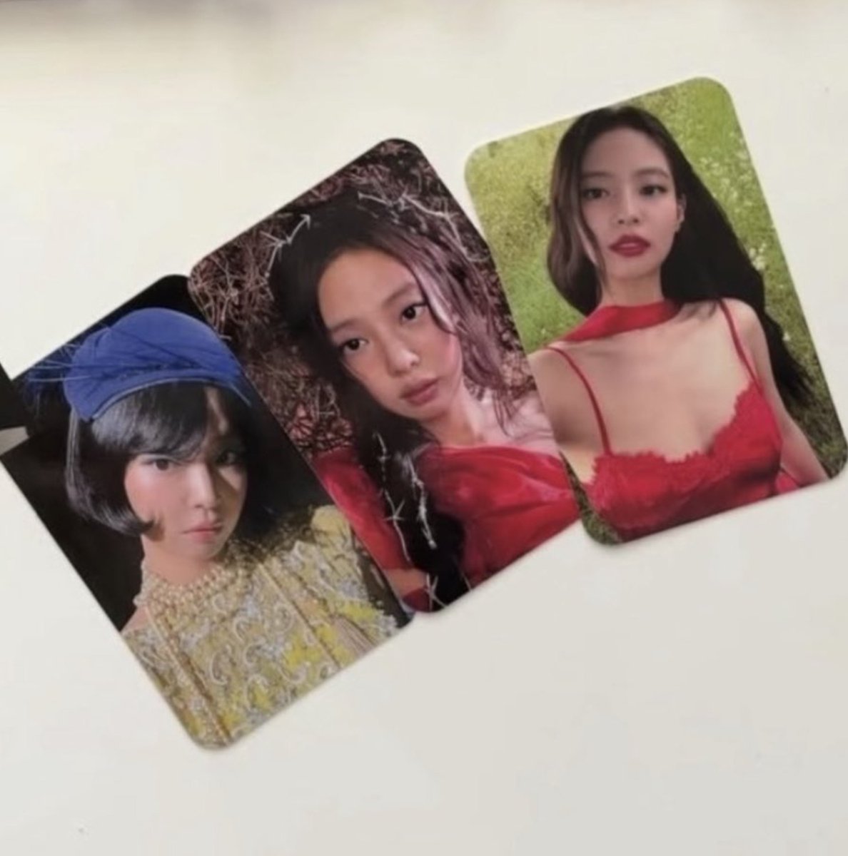 24_365alley's tweet photo. OMFGGG JENNIE FALLEN ANGEL PHOTOCARDSSSS !!!! 🫨😫 https://t.co/j86dVGBmBR