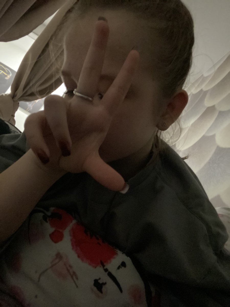 XeniaMinyard's tweet photo. Минус вайб кошку отдали в деревню https://t.co/t0AKq9ilKW