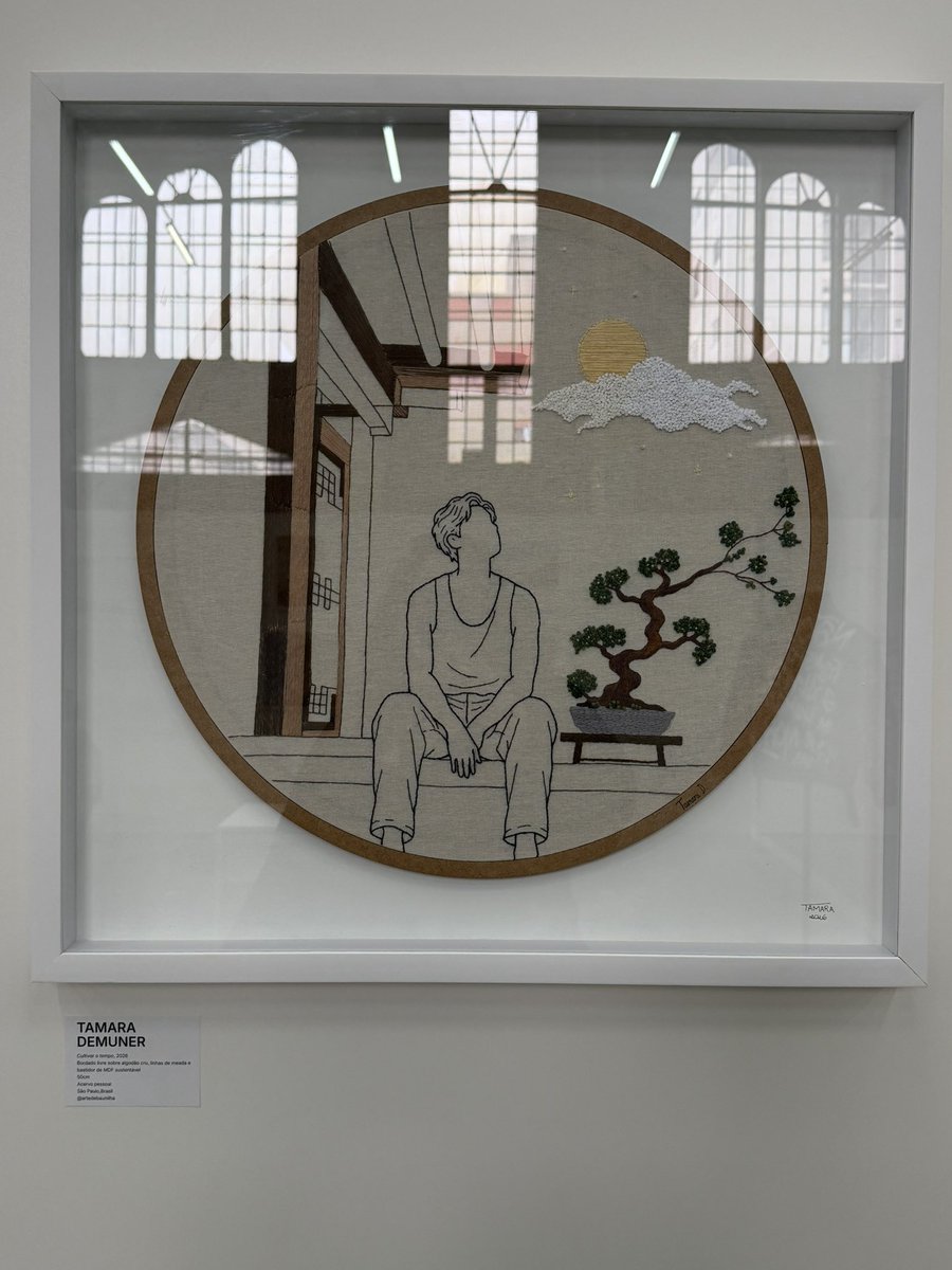 lysdwww's tweet photo. Vocês vão me aguentar postando as coisas da exposição do Namjoon sim! 

Eu amo esse tipo de bordado em tela. Meu sonho aprender 🥹 Olha que lindo. 

Quando você ler cada detalhe que antecede a tela, você se encanta ainda mais por ele. https://t.co/TrG67I8sJc