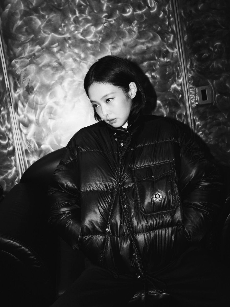 NEWSJENNlE's tweet photo. 📸261030 #JENNIE IG Update

"Pioneers in @moncler" https://t.co/XaNl9R9PcB