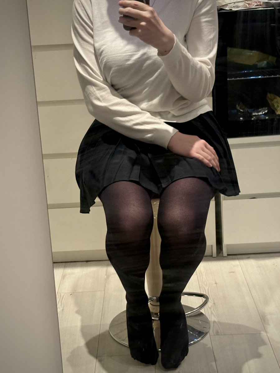 swanxva's tweet photo. Did a little photoshoot outside in my Arcueid cosplay todayy, posting the pics on Halloween!

#Arctober #月姫 https://t.co/vgkxLQI8ED