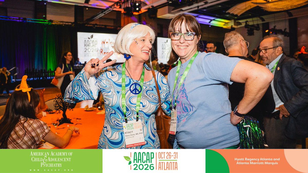 AACAP's tweet photo. Spooky vibes at our Welcome Reception last night! 🎃👻🐈‍⬛#AACAP26 https://t.co/I6c0qGUqEr