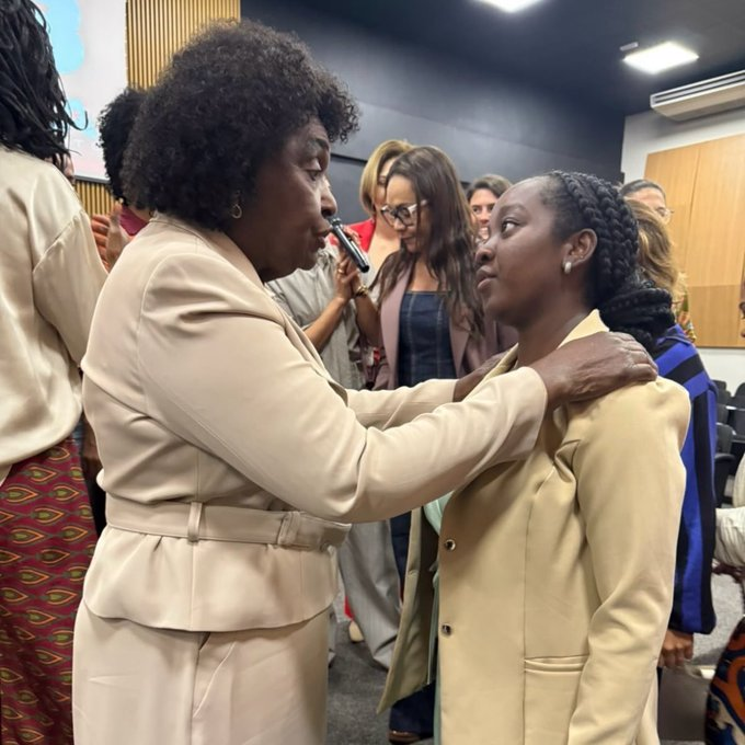 YviCarneiro's tweet photo. Que foto linda e inspiradora
Duas gerações mas com muitas histórias em comum https://t.co/9RCMrMOZb7