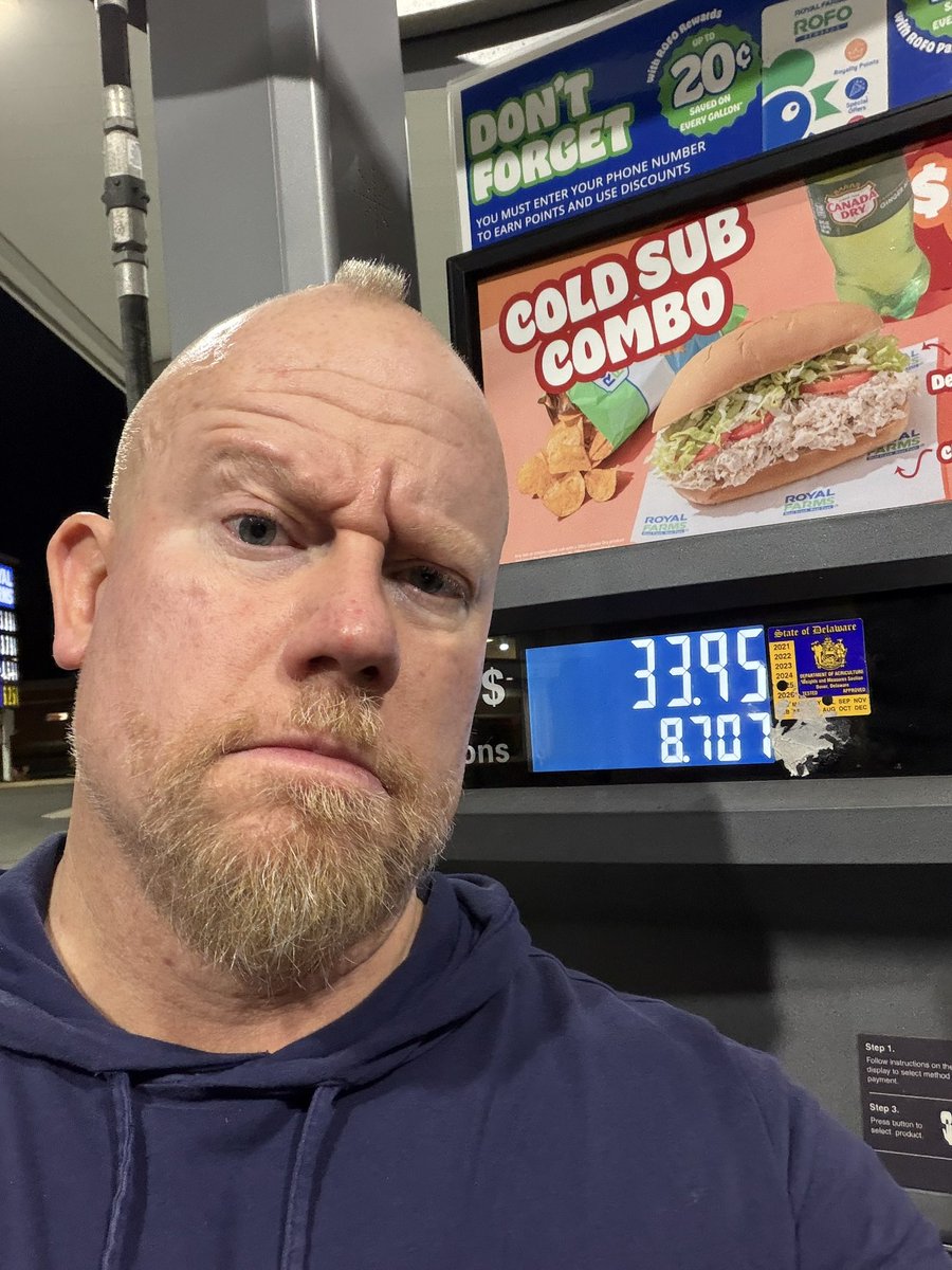 StrictFinDom's tweet photo. I topped off the Jeep⛽️. How many fags will cover it? Take a guess &amp; put a number in the comments! 🤑 https://t.co/eLMt4om21l