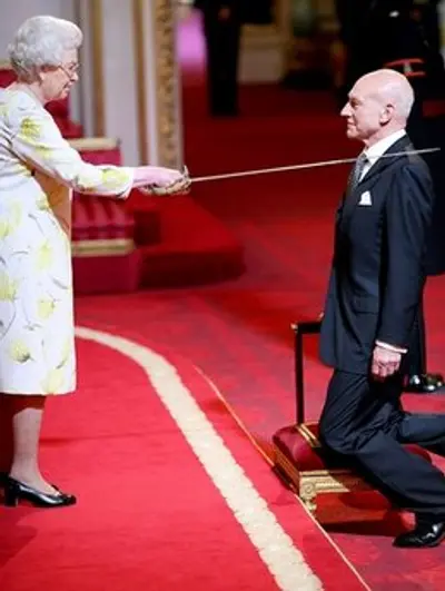 TheTeaWithLee's tweet photo. RIP Sir Patrick Stewart. https://t.co/f31lgvBVYX