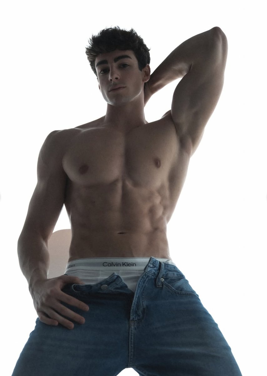 mrleem1234's tweet photo. 西班牙小哥alex也是拍上硬照了 #alexdivergence #muscle #肌肉男 https://t.co/a70RLPCDEh