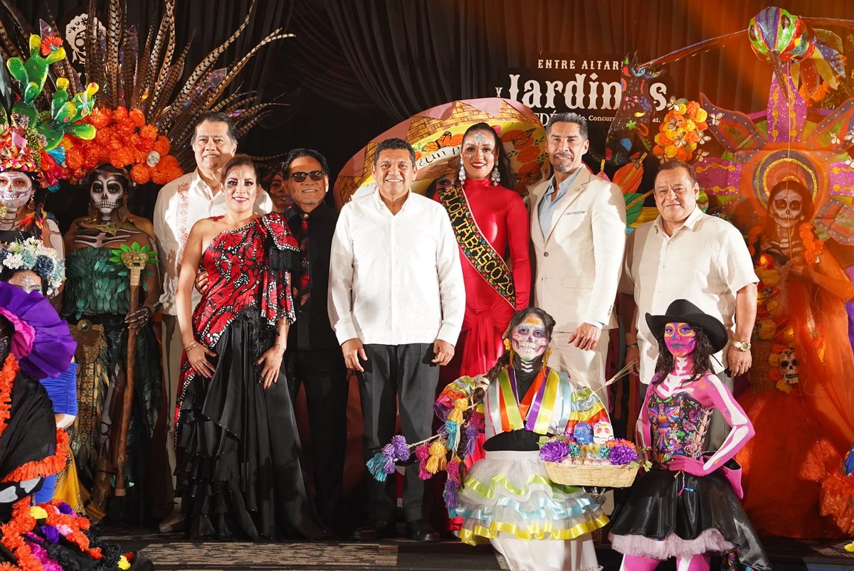 TVTenlinea's tweet photo. #Entérate 🔴 Así concluyó el desfile de catrinas

Entre color, tradición y creatividad, llegó a su fin el desfile de catrinas, una celebración que reunió a familias y participantes en el marco de las actividades por el Día de Muertos. 💀🌺✨ https://t.co/ILqRkh9j6w