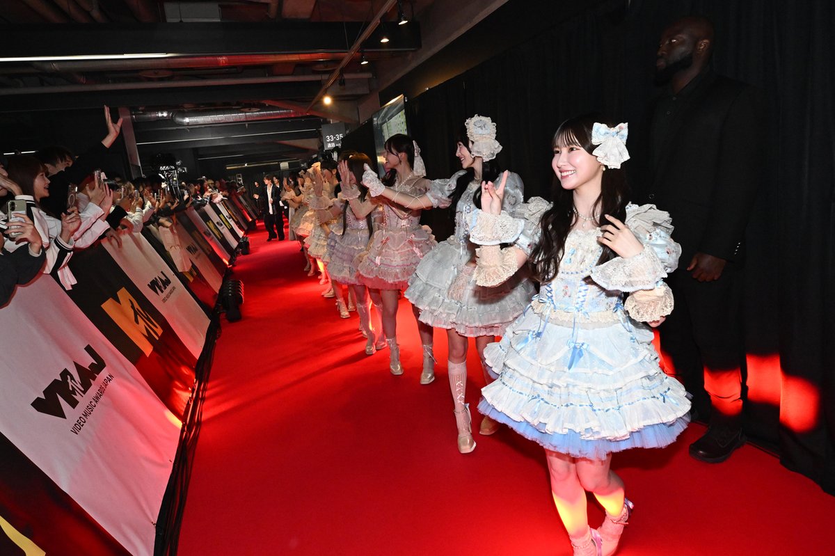 modelpress's tweet photo. Mrs. GREEN APPLEがサプライズ登場✨️
ライブ終わりに東京ドーム駆けつける

3年連続「Video of the Year」受賞🏆️
https://t.co/px8gE3p1SE

「MTV VMAJ 2026」授賞式にSixTONES・EBiDAN・乃木坂46・＝LOVE・JO1・超ときめき♡宣伝部・MAZZELら豪華集結

@MotokiOhmoriMGA @AORINGOHUZIN https://t.co/a9TAr8B7q0