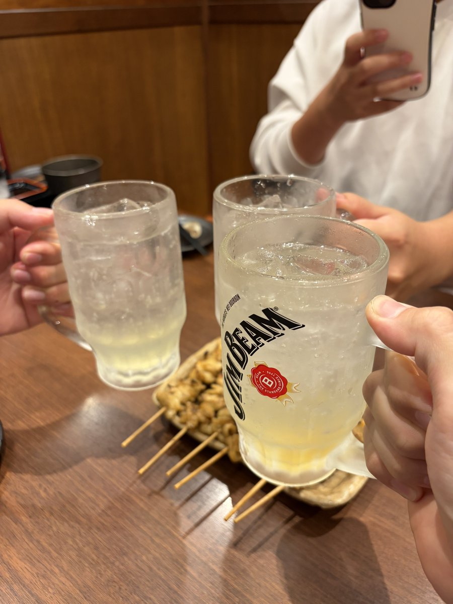 ryoya_nv_'s tweet photo. フッ軽飲み会
こぼしちゃったよ草 https://t.co/MyMF7vKBTz
