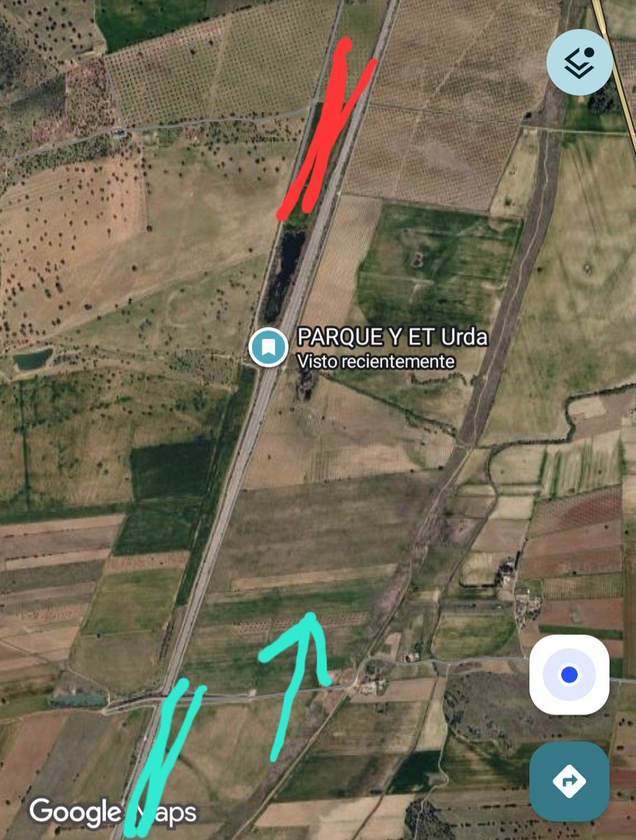 rrdcastro's tweet photo. En rojo, el tren accidentado. En azul, el AVE Sevilla-Madrid que se detuvo justo en el punto de cambio con el Iryo a la misma hora.

Para entender la magnitud de lo que podría haber supuesto un tercer choque. https://t.co/i2Srq3tkLq