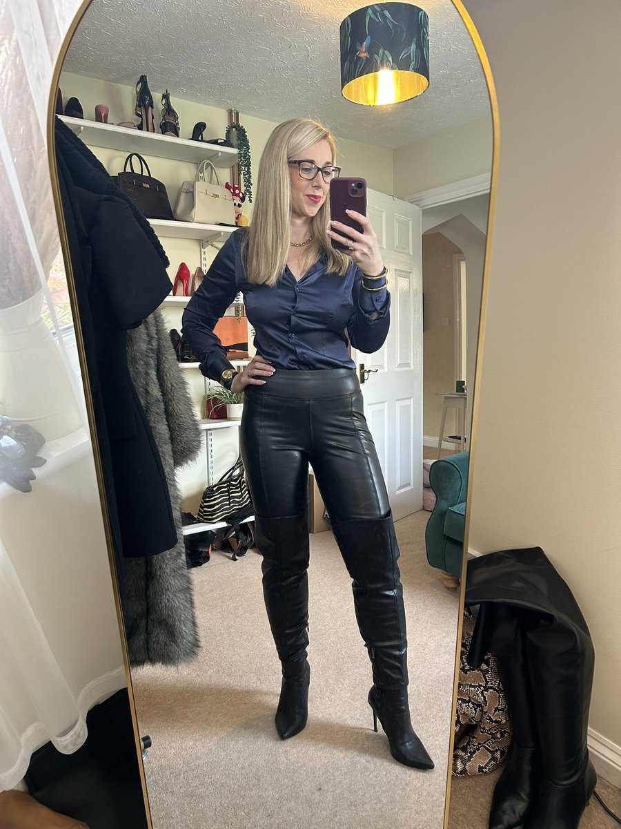 LadyGlassnz's tweet photo. Navy Blue with Black https://t.co/t6MEDiScI3