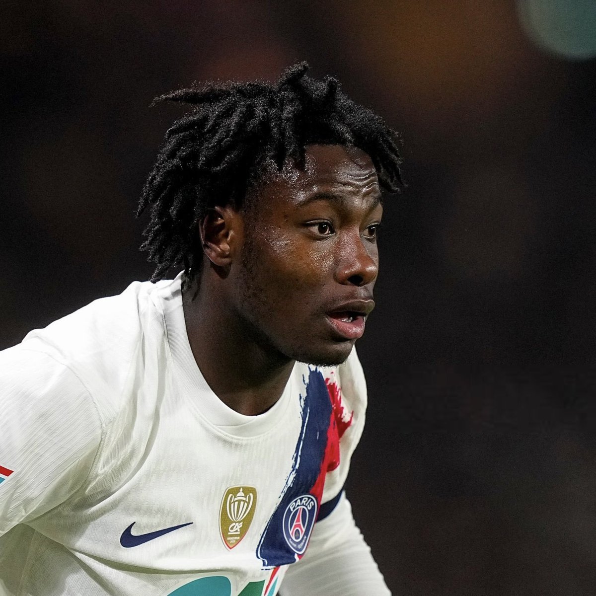 ActuFoot_'s tweet photo. 🚨 LE PSG NÉGOCIE LA SIGNATURE DU PREMIER CONTRAT PROFESSIONNEL DE DAVID BOLY 🇫🇷 ! 💎❤️💙

Le jeune Titi considère le PSG comme LE PLUS GRAND CLUB DU MONDE. 🌍❤️ 

Il souhaite S’INSCRIRE DANS LA DURÉE au sein de son club.

🗞️ @FabriceHawkins https://t.co/DosxaWlRtp