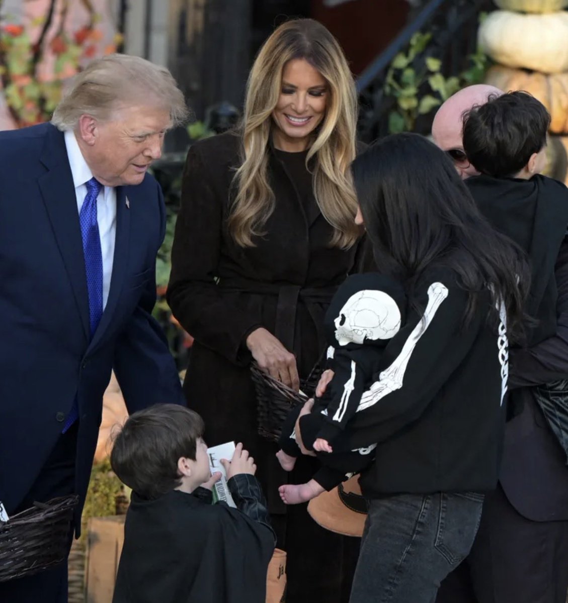 Laratrumpqc's tweet photo. Anyone else think First Lady Melania Trump looks absolutely stunning today for Trick or Treating ?

America is truly blessed to have Melania https://t.co/uWorhPnTTV
