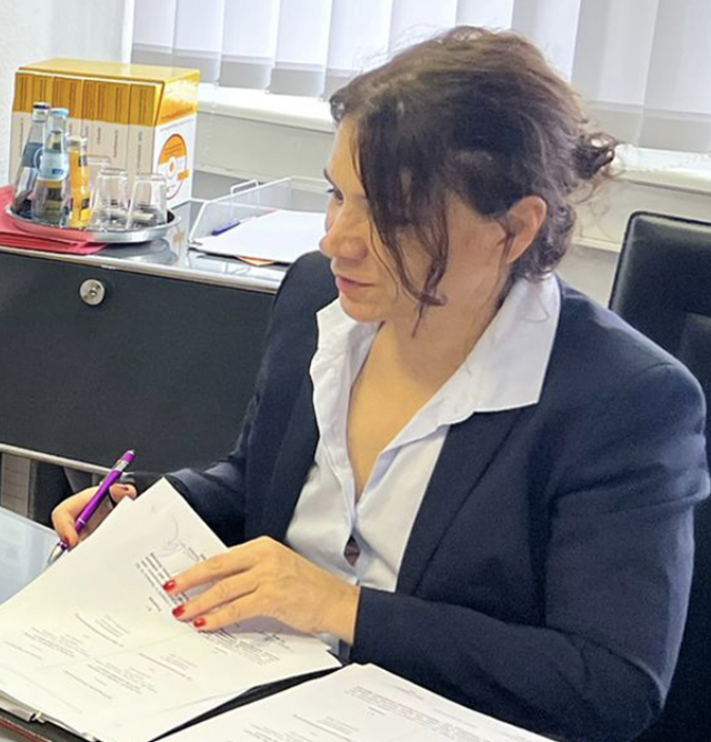 uzunyigit3's tweet photo. Kim bu her yerden çıkan Avukat Sakine Gündoğ? İnanılmaz şekilde her taraftan çıkıyor. İfadesine başvurulması lazım. https://t.co/dqaRKkMvNN