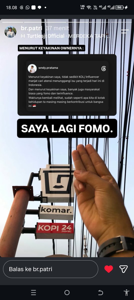 R_Perkasa's tweet photo. 🚨 Permintaan maaf dari Owner Komar Wandy Pratama yang menurut saya terlalu abal-abal dan serampangan 😀 

Paragraf keduanya saja problematik dan masih tone deaf 🥲

"Merefleksikan kontribusi bagi bangsa dari ruang-ruang dan cara kita masing-masing" 

Memangnya kau ji kah si paling owner yang kontribusi? 

"Sekaligus mengingatkan kalau setiap momentum berpotensi dimanfaatkan untuk kepentingan pribadi" 

Kalau kamu tidak sebut subjek, berarti semua yang ikut aksi Sumpah Pemuda kau anggap punya kepentingan pribadi? 

Memang susah kalau hati dan pemikiran masih terlalu rezim dan Still Prabowo 🤦🏾