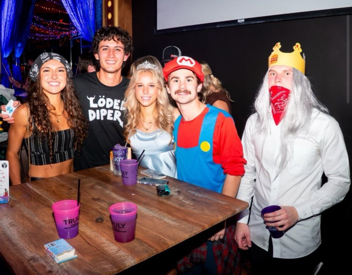 kristallnach0's tweet photo. Happy Halloween frens https://t.co/BoJnXawfSN