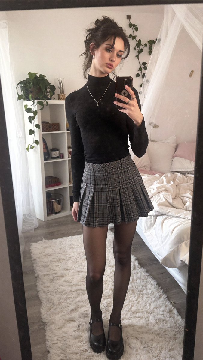 sampinkdoll's tweet photo. i’m trans &amp; yes i’m beautiful 🏳️‍⚧️📷 agree? https://t.co/gA4qFMBCc4