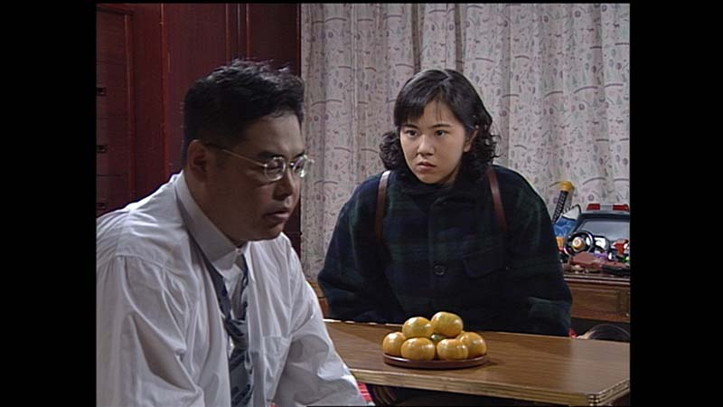 numamatougenzi's tweet photo. 30年前のNHK連ドラ「ふたりっこ」では主人公の香子が女流に逃げず、奨励会に入って男たちと闘い、奨励会員規定の期限ぎりぎりの男と闘ってプロ棋士への仲間入りを果たす。だが、その時の相手だった雨宮は香子に負けたことで棋士の夢を諦めてサラリーマンになる。
香子は雨宮の闘志と奨励会脱会の屈辱ごとねじ伏せてプロになる厳しさと悲哀を背負った。
今回の西山ナントカはそういったモノを全部笑い飛ばした。