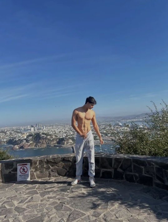 packfamoso's tweet photo. URIBE TACOS EL JAROCHO ESTÁ BIEN BUENO 🔥🍆 TIENE UN PACK QUE NO TE IMAGINAS FOTOS Y VIDEOS DE EL 🔥🍆🤤 MANDA DM https://t.co/iypDwl3p43