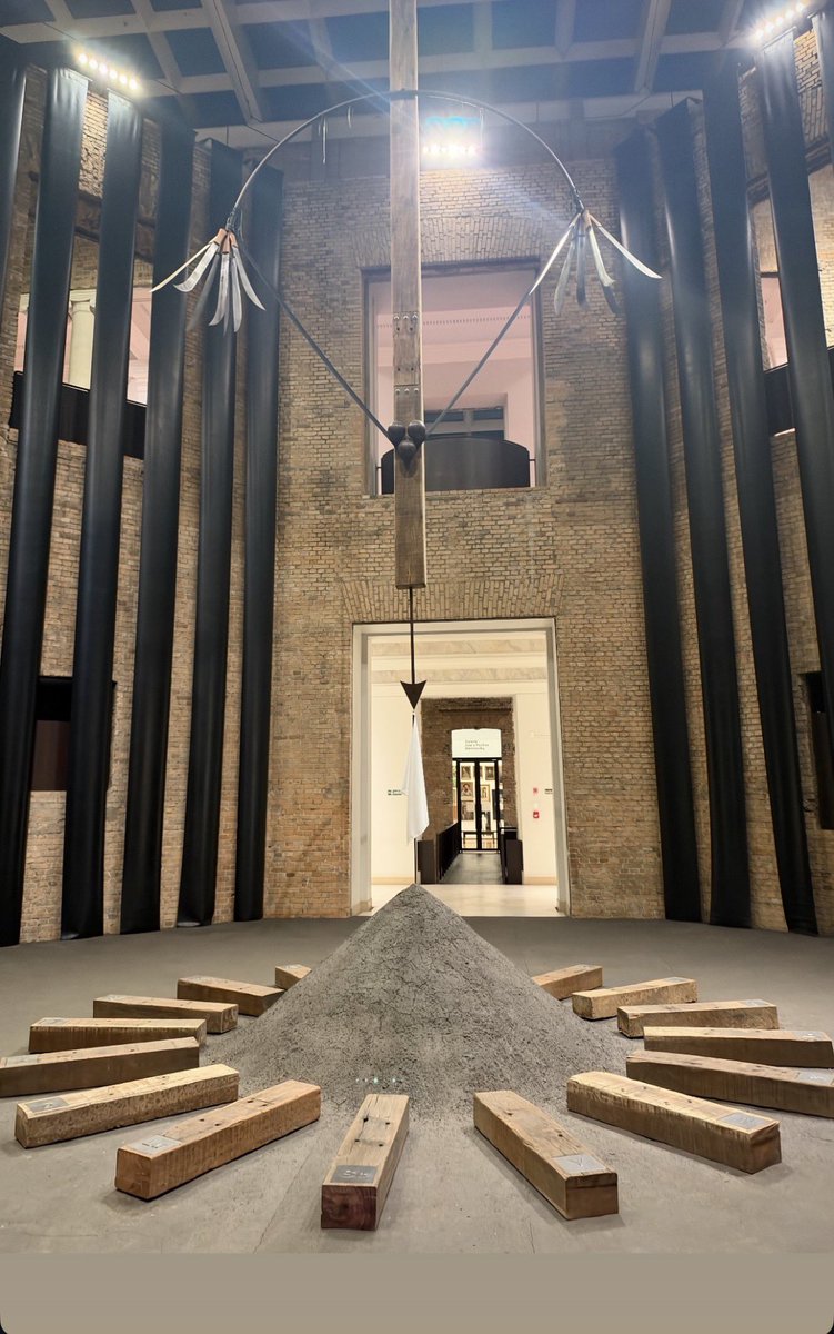 writingbyrkive's tweet photo. O NAMJOON FOI NA PINACOTECA https://t.co/ILjEFLk1VM