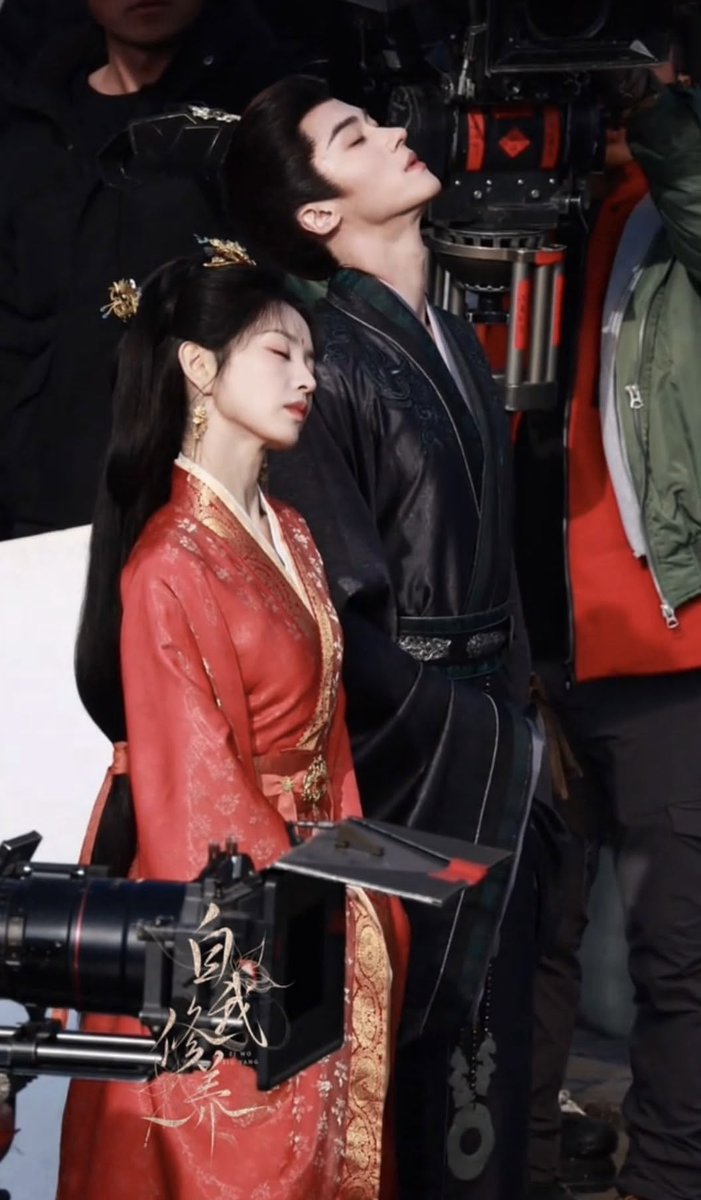 untamedyouths's tweet photo. red and black suits them so well https://t.co/3sZBZeENvx