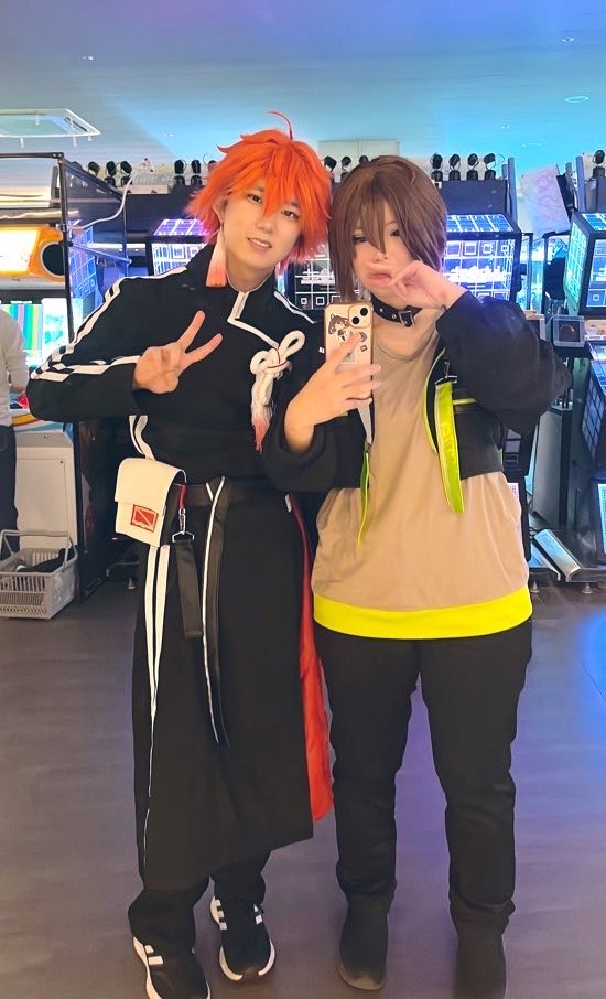 Shin___Da's tweet photo. 이거는 작년 할로원전날에 케르님하고 어택가서 찍은 사진인데 올해는 내일 촬영 일정 있어서 못감요 
근데 이제 부천이 너무... 멀고 귀가할때 길거리가 무서워가지고 잘 못가겄어,,, https://t.co/2Qpst6YoPx