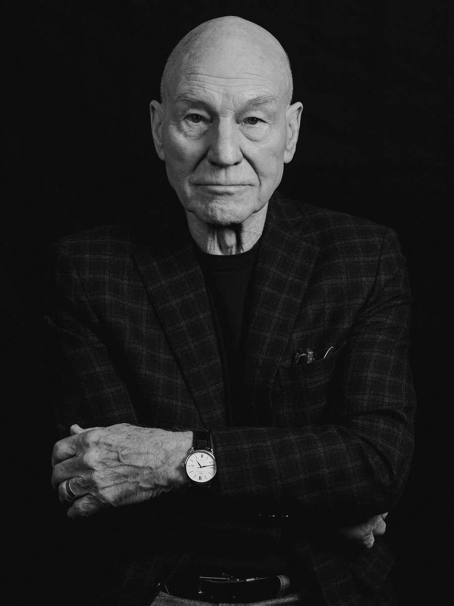 _lolifroyd's tweet photo. Patrick Stewart เสียชีวิตแล้วในวัย 86ปี 🪽 ตั้งแต่เล็กยันโตเราได้เห็นเขาในบทบาทกัปตันฌองลุค ใน Star Trek กับชาร์ลส์ เซเวียร์ ใน X men มาตลอด ไม่คิดเลยด้วยซ้ำว่ามันจะมีวันนี้ 

Held in our hearts forever. 
คุณจะถูกโอบกอดไว้ในความทรงจำของแฟนคลับตลอดไป 
RIP. Sir Patrick Stewart 🕊️ https://t.co/2MYiUOd7jb