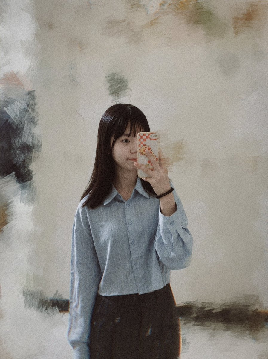 wu_reann's tweet photo. 早安安呀 大家~
庫存的照片再來一張🤭

昨天忘了問 
你們會比較喜歡長髮嗎？ https://t.co/YBPUK5OaR9