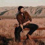 Photo by 𝐩𝐚𝐩𝐚 𝐛𝐞𝐚𝐫. (@AVSSlE)