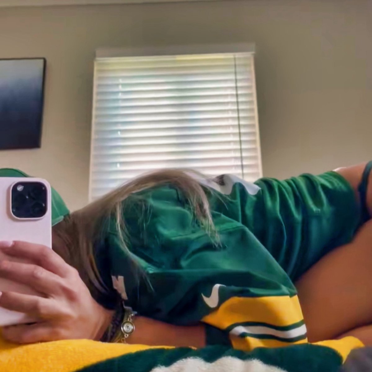 TotalProSports's tweet photo. Thonged-Out Female Packers Fan Makes Strong Statement About NFL Refs In Racy Statement

SEE HERE: https://t.co/mJRgvyikfe https://t.co/k8FRTaAx8v
