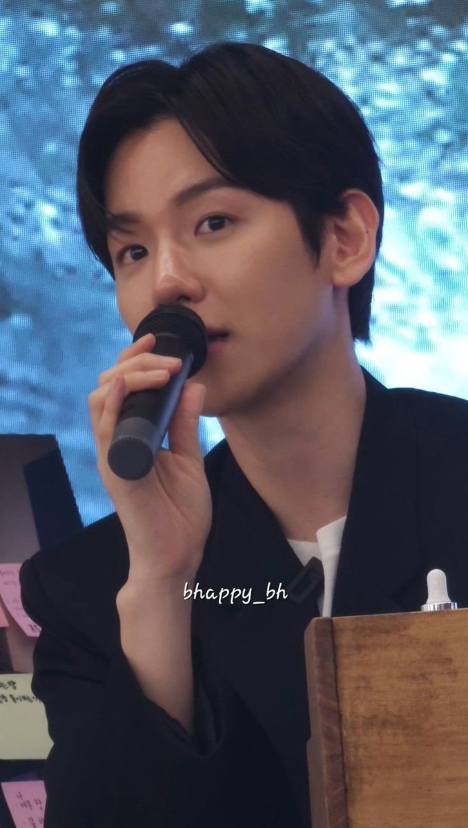 BOXIANx's tweet photo. OUR SEXY CEO BYUN BAEKHYUN ✨️ https://t.co/yAi6b10xsb