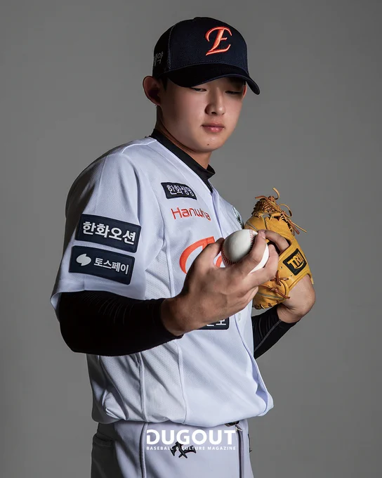 Image from 더그아웃매거진 (@DUGOUTMAGAZINE)