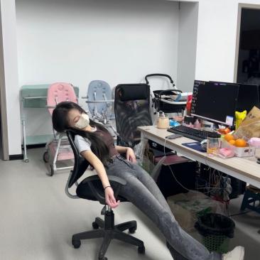 RryFlu's tweet photo. 「今日は仕事で超～疲れた… この気分、まさに铱劳啥だわ」 https://t.co/yqihNZFSb7