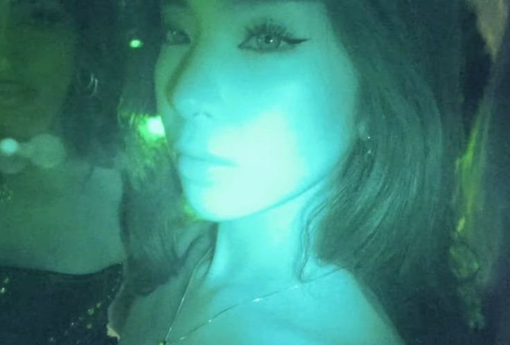 laurmilakind's tweet photo. au sodani - coincidências 

Onde Sophia tinha um crush em sua colega de classe mas não tinha coragem de se aproximar, coincidentemente ambas são fãs do cantor Jão e vão ao mesmo show da atual turnê. https://t.co/extF6hgAIs